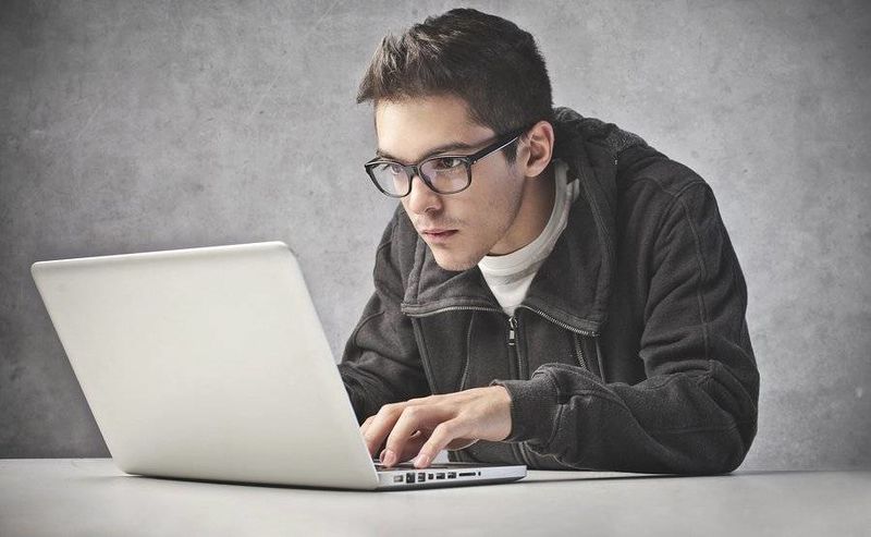 سوء مدیریت در حوزه بازیهای رایانهای و شبکههای اجتماعی سوء مدیریت در حوزه بازیهای رایانهای و شبکههای اجتماعی