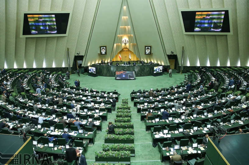 دلایل غیبت حدود 100نماینده هنگام بررسی دستوری مهم در مجلس