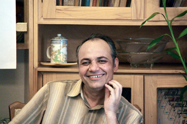 واکنش احمد زیدآبادی به حکم یک قاضی در قم برای خواندن کتابش