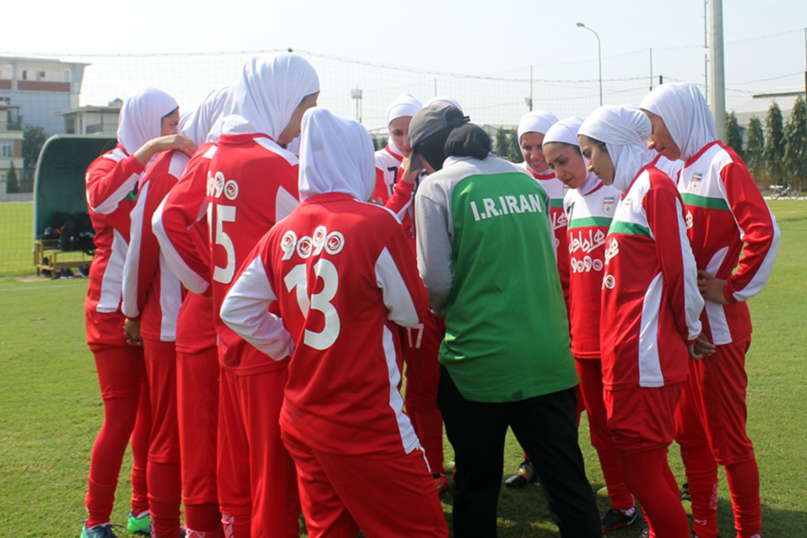 شکست تیم ملی فوتبال بانوان ایران مقابل بلاروس/ کمتر از ۱۰۰ نفر از نزدیک تماشاگر این بازی بودند