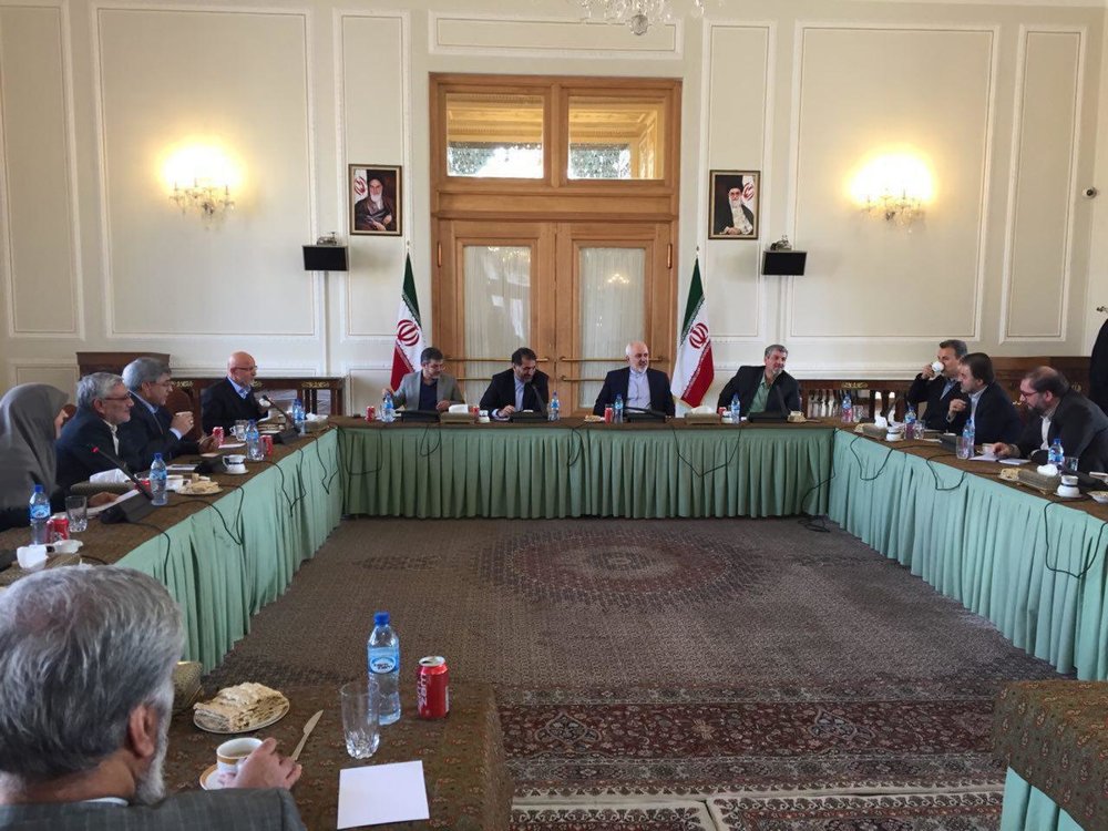 جمعی از نمایندگان مجلس با ظریف دیدار کردند +عکس