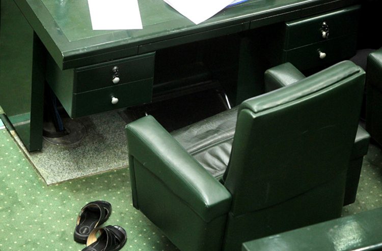 گرایش سیاسی نمایندگانی که از حضور در مجلس یازدهم منع شدند/ وداع رهبران اصولگرا با پارلمان