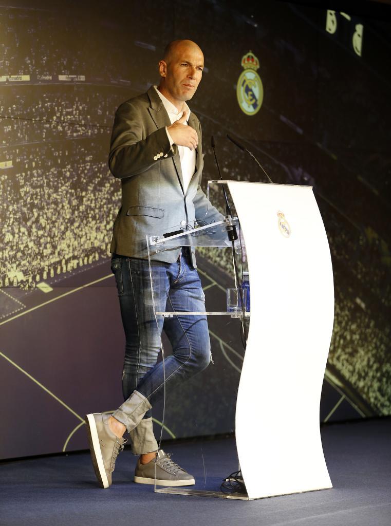 تصاویری از تیپ عجیب زیدان درشب بازگشت به رئال