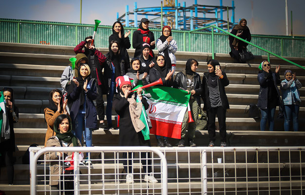 چرا زنان فوتبالیست یار دوازدهم ندارند؟