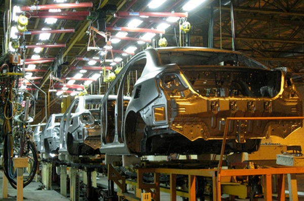 قیمت خودرو کاهش می&zwnj;یابد/ برخی رفتارهای هیجانی باعث افزایش قیمت&zwnj;ها شد/ کسانی که برای کسب سودهای چندمیلیونی خرید کرده بودند، ضرر می&zwnj;کنند