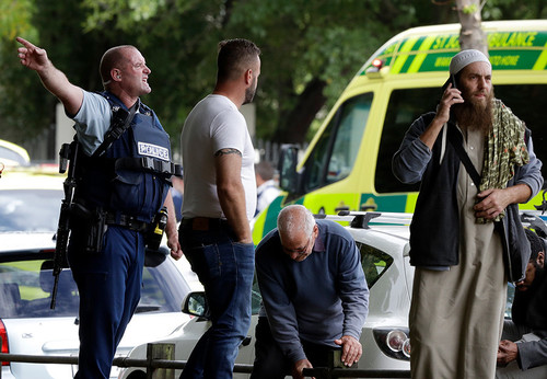 تیراندازی در دو مسجد در نیوزیلند/ دست کم ۴۹ نفر کشته شدند / ۳ مظنون بازداشت شد +عکس