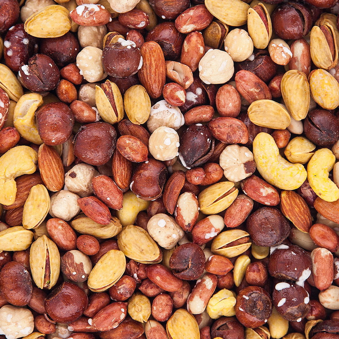 بالا و پایین بازار آجیل شب عید و خریدهای متفاوت بالا و پایین بازار آجیل شب عید و خریدهای متفاوت