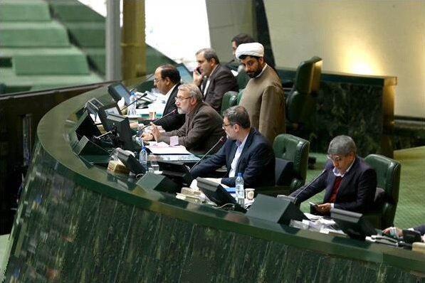 کنایه لاریجانی به صدا و سیما در صحن علنی مجلس