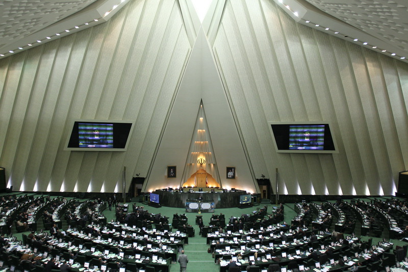 اکثر نمایندگان در نامه به رییس جمهور خواهان ادامه کار ظریف شدند