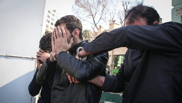 دستگیری سارقان جوان میدان امام حسین/ متهمان باهم فامیل هستند