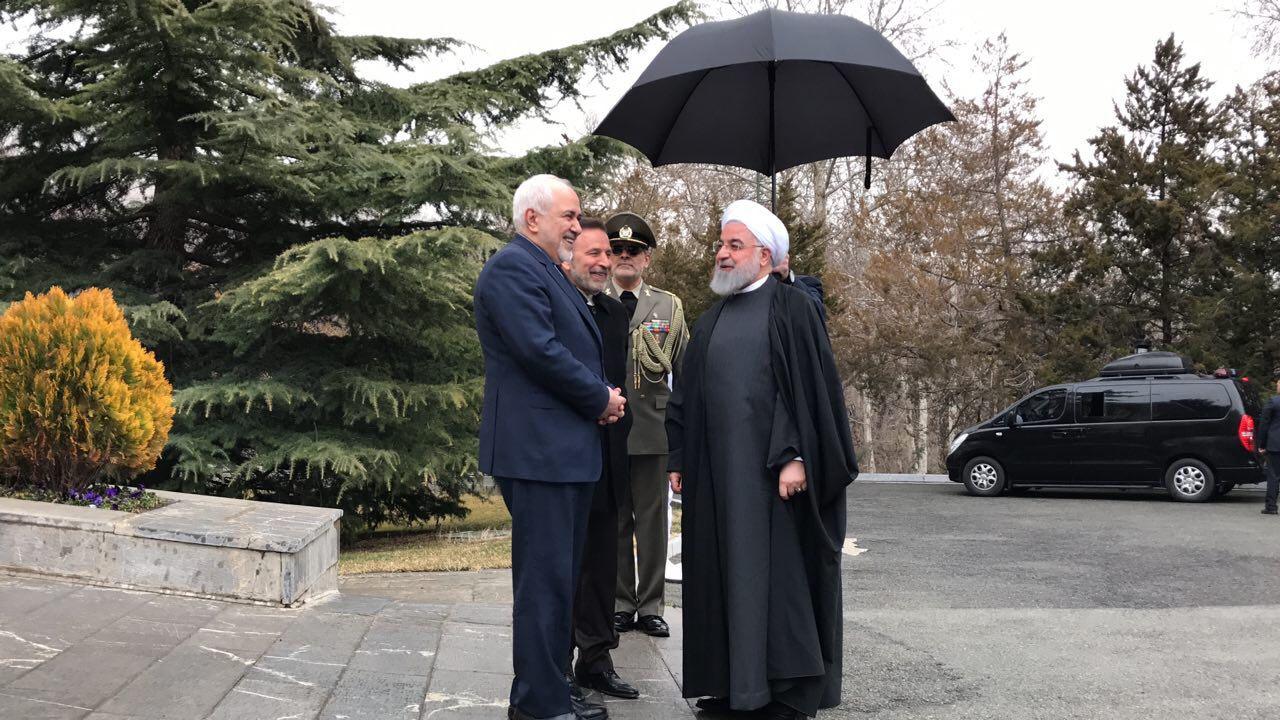 اولین تصویر ظریف و روحانی پس از مخالفت با استعفا