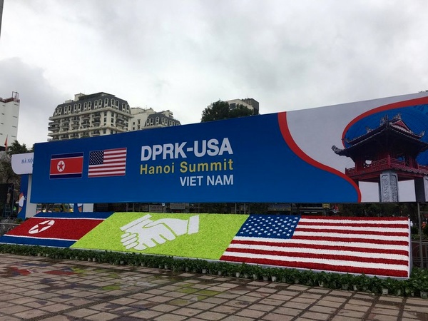 ترامپ: از مسیر منتهی به خلع تسلیحات هستهای عقبنشینی نمیکنم/ کیم: امیدوارم به نتیجهای برسیم که همه از آن راضی باشند ترامپ: از مسیر منتهی به خلع تسلیحات هستهای عقبنشینی نمیکنم/ کیم: امیدوارم به نتیجهای برسیم که همه از آن راضی باشند