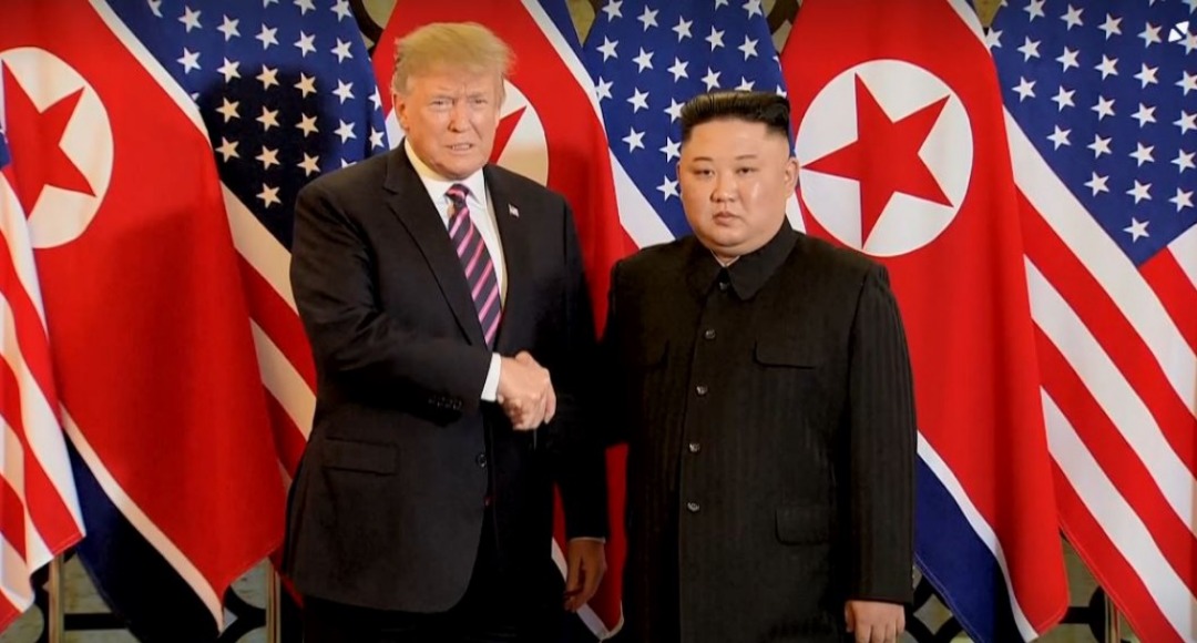 ترامپ: از مسیر منتهی به خلع تسلیحات هستهای عقبنشینی نمیکنم/ کیم: امیدوارم به نتیجهای برسیم که همه از آن راضی باشند ترامپ: از مسیر منتهی به خلع تسلیحات هستهای عقبنشینی نمیکنم/ کیم: امیدوارم به نتیجهای برسیم که همه از آن راضی باشند