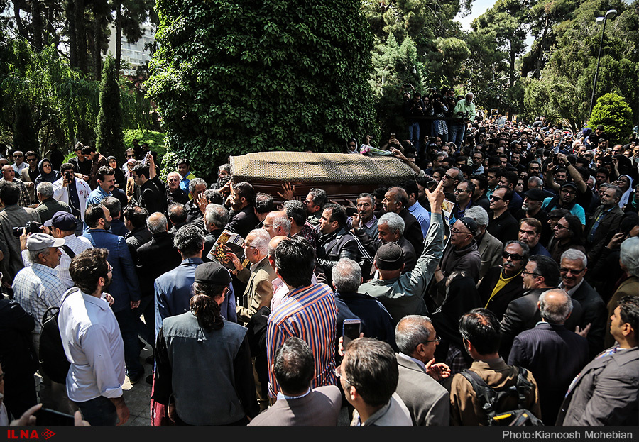 برگزاری مراسم تشییع پیکر چشم‌آذر +عکس