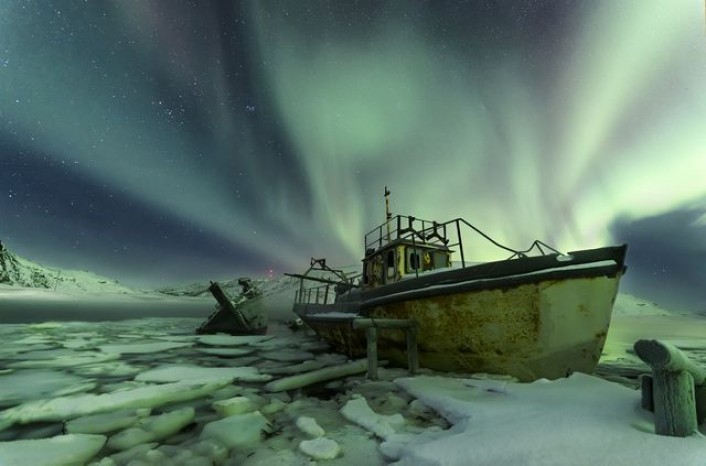 کشتی متروکه در روستای تریبرکای روسیه