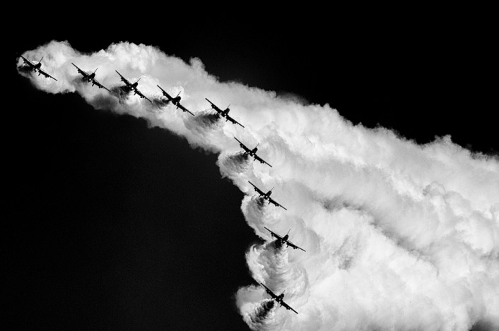 مانور خیره‌کننده هواپیماهای جنگنده