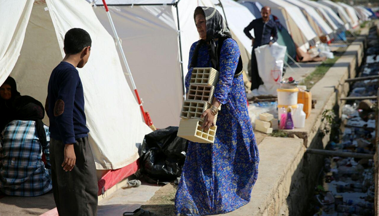 ساخت و ساز در مناطق زلزله‌زده شهری کند است/ برخی از مردم همچنان در چادر و کانکس‌ها زندگی می‌کنند