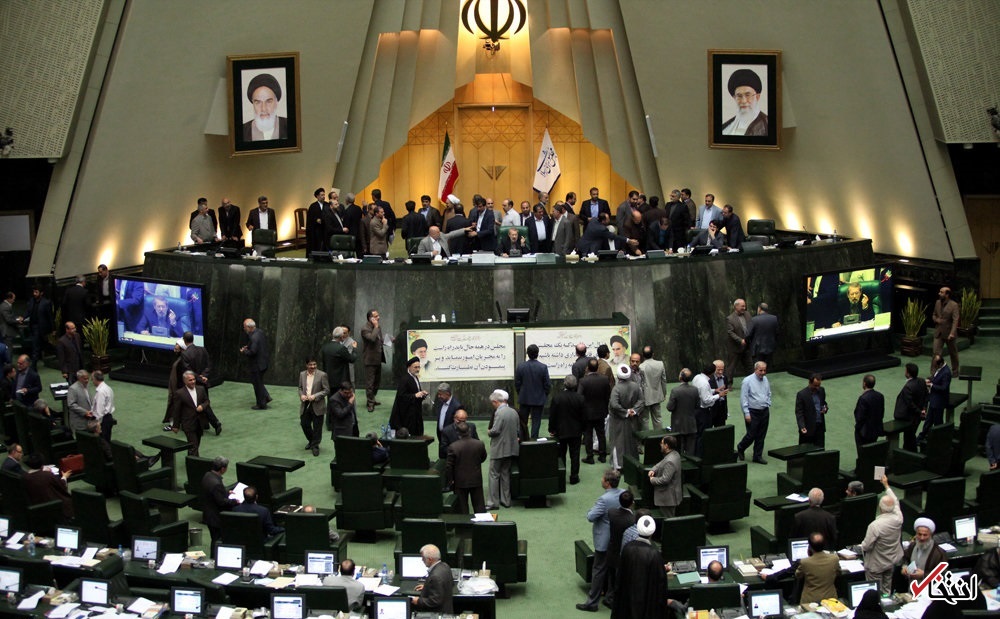 جنجال نمایندگان جبهه پایداری و اصول گرا در پارلمان جنجال نمایندگان جبهه پایداری و اصول گرا در پارلمان