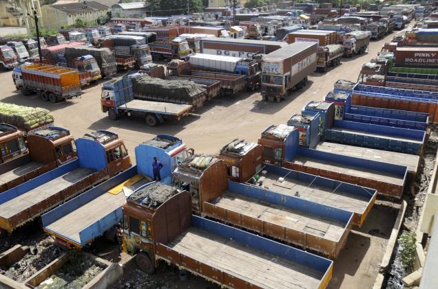 بررسی مطالبات کامیون‌داران در دومین جلسه کمیته ویژه وزارت کار