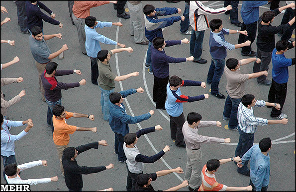 دانش‌آموزان به شدت نیازمند فعالیت‌های ورزشی هستند