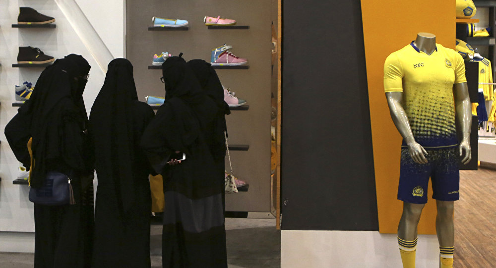 نمایش مد لباس زنانه در عربستان به سبک عجیب!