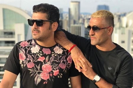 وقتی پژمان جمشیدی کاپ جام جهانی را بر سر پله می کوبد! وقتی پژمان جمشیدی کاپ جام جهانی را بر سر پله می کوبد!