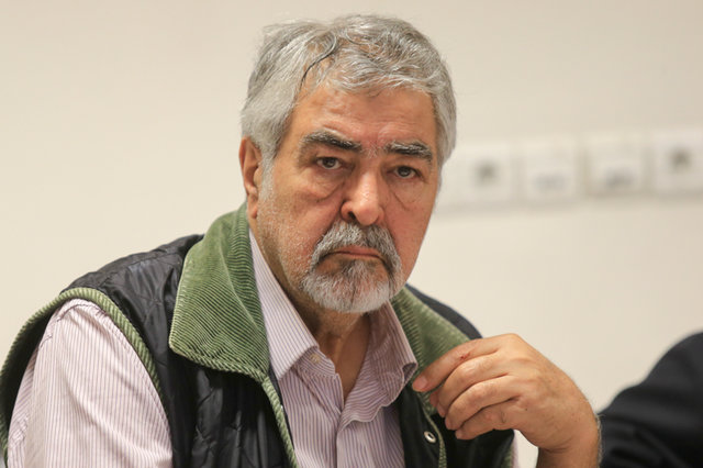 انتقاد محمود عزیزی از «پُزهای سیاسی» در تئاتر «نصر» انتقاد محمود عزیزی از «پُزهای سیاسی» در تئاتر «نصر»