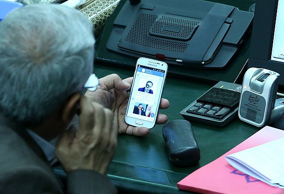 پیامک حراست قوه مقننه به نمایندگان ادوار مجلس؛ زودتر از تلگرام خارج شوید!