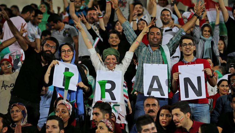 بازتاب خارجی حضور زنان ایرانی در ورزشگاه/ گاردین: زنان ایرانی تاریخ ساز شدند/ واشنگتن پست: امیدواریم این موضوع دائمی شود