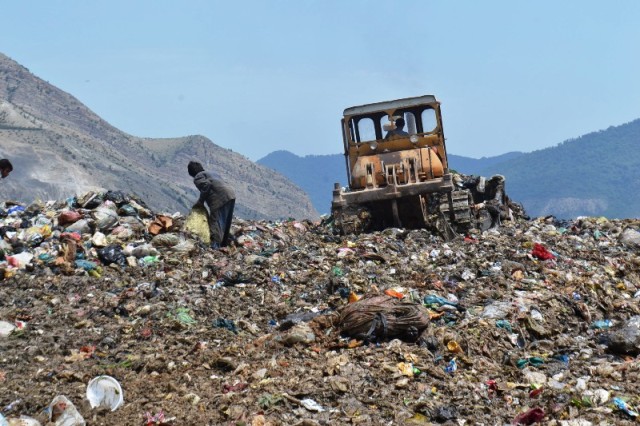 انتقال ۸۰ درصد پسماندهای تهران به شهر ری/ عمده نخاله‌ها در کنار جاده‌ها رها می‌شوند