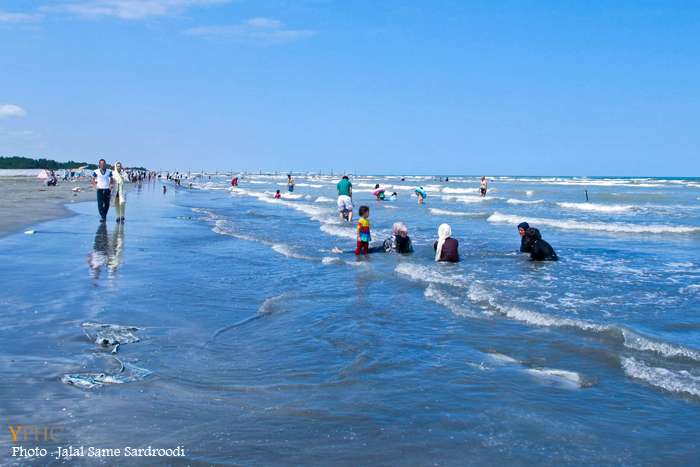 هشدار به شناگران سواحل خزر نسبت به جریان‌های شکافنده
