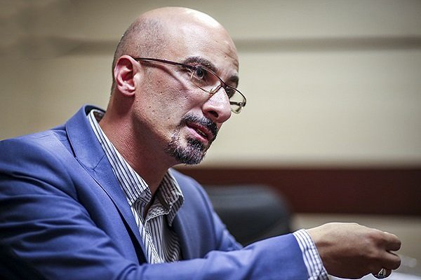 نامه شریعتمداری در مورد دستور غیرقانونی نعمت‌زاده برای واردات خودرو واجب‌الانتشار است