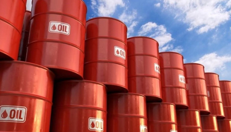 نه نفتمان را می‌خرند، نه می‌توانیم پول نفت را بگیریم/ مشکل کشور ناکارآمدی وزیران و فسادبالاست