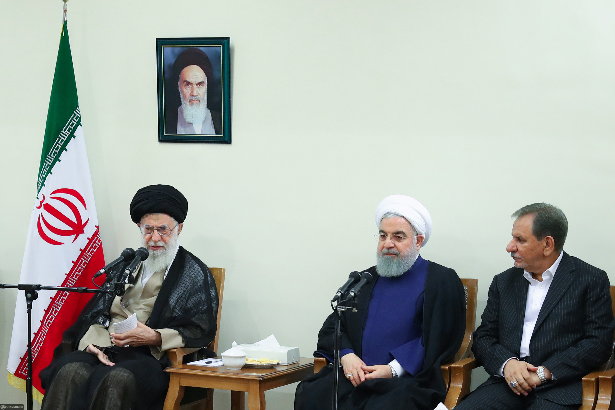 دیدار روحانی و هیات دولت با رهبر انقلاب