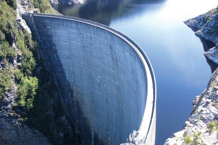 افت شدید ذخایر هشت منبع تامین کننده آب شرب کلان‌شهرها