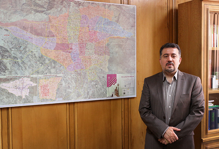 تخلفات در موضوع بیلبوردها مانند املاک نجومی است/ تبلیغات شهری در اختیار چند شرکت صوری است/ درآمد واقعی بیلبوردها هیچوقت اعلام نمی‌شود