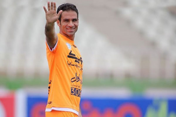 نارنجی وفادار قراردادش را تمدید کرد+ عکس