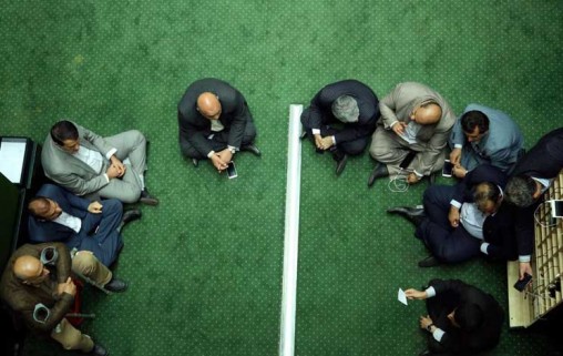 مجلس نتوانست حتی یک وزیر ناکارآمد را برکنار کند/ دچار توهم شده‌ایم