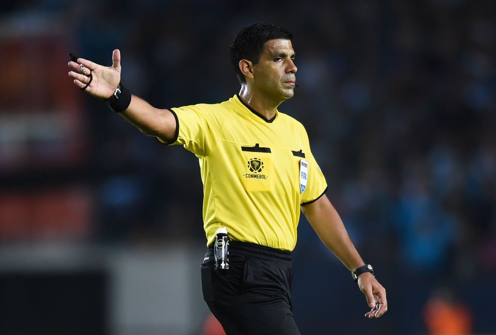 آغاز دیدار ایران – پرتغال با سوت انریکه کاسرس