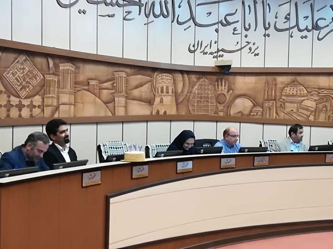 حضور سپنتا نیکنام در جلسه شورای‌شهر