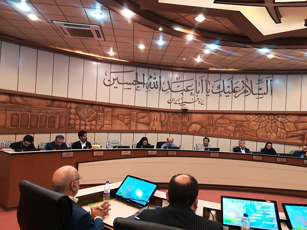 حضور سپنتا نیکنام در جلسه شورای‌شهر