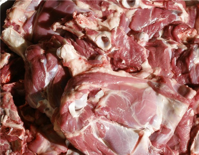 گوشت؛ قربانی عید قربان میشود گوشت؛ قربانی عید قربان میشود