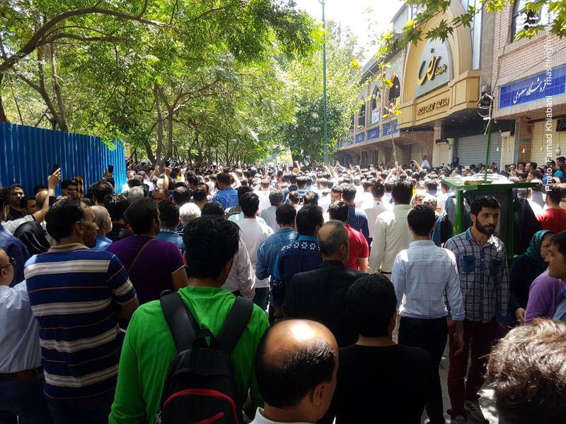 تجمع های صنفی حق اصناف و بازار است/ از دولت انتظار داریم در موضوع ارز بیشتر کمک کند