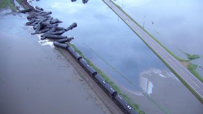 واژگونی تانکرهای حمل و نقل نفت در ایالت آیووا