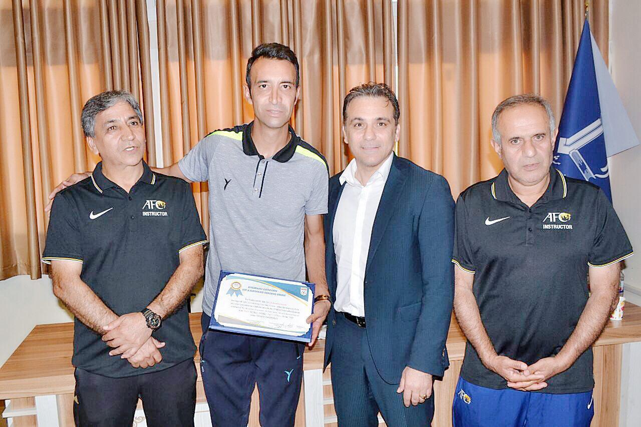 عنایتی مدرک A مربیگری گرفت+عکس