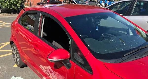 کار جالب پلیس برای نجات سگ از داخل ماشین