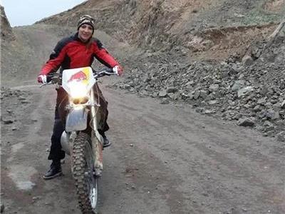 از مرز می‌گذرم تا سدها را بشکنم/ هرجا رفتم گفتند برایت مجوز صادر نمی‌کنیم چون گواهینامه نداری!