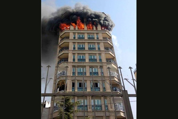 آتش سوزی ساختمان نفت و گاز قشم در تهران 12مصدوم داشت
