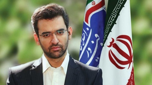 آذری جهرمی: رئیس‌جمهور پیگیر رمز ارزها است/ رمز ارز ملی شاید بتواند برخی مشکلات اقتصادی را مرتفع کند