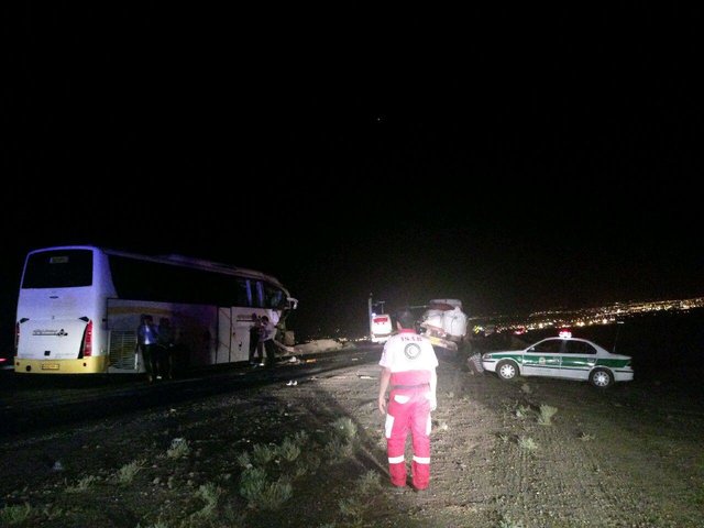 برخورد مرگبار تریلی با اتوبوس زائران عراقی در سمنان